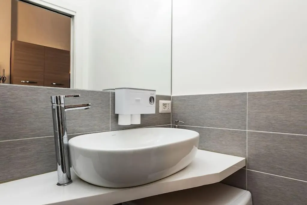 Da Francesco - Ampio Monolocale Soppalcato Apartamento Milão