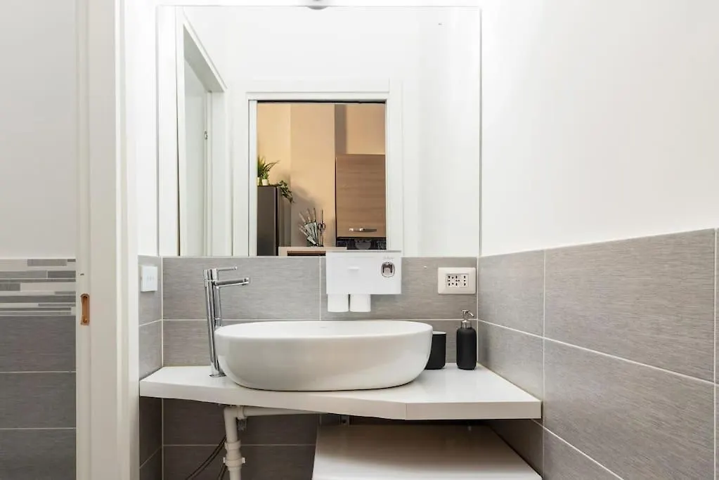 Da Francesco - Ampio Monolocale Soppalcato Apartamento Milão 0*,