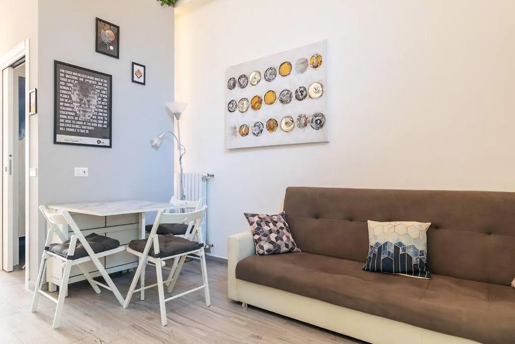 Da Francesco - Ampio Monolocale Soppalcato Apartamento Milão
