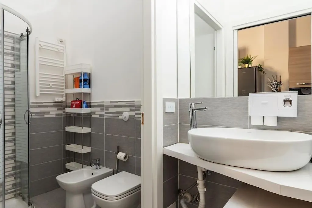 Da Francesco - Ampio Monolocale Soppalcato Apartamento Milão