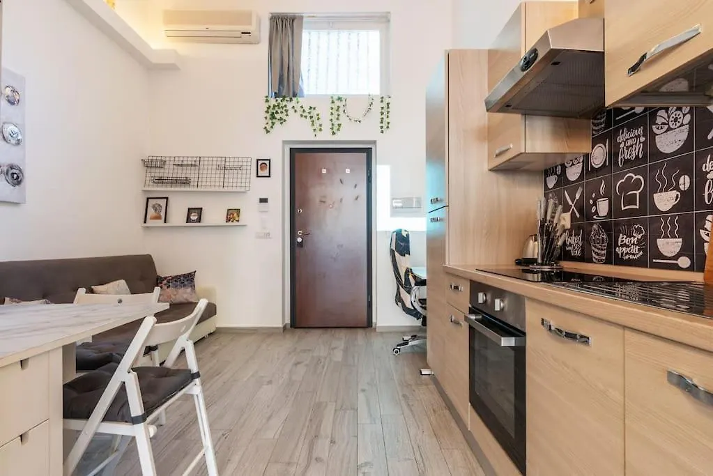Da Francesco - Ampio Monolocale Soppalcato Apartamento Milão